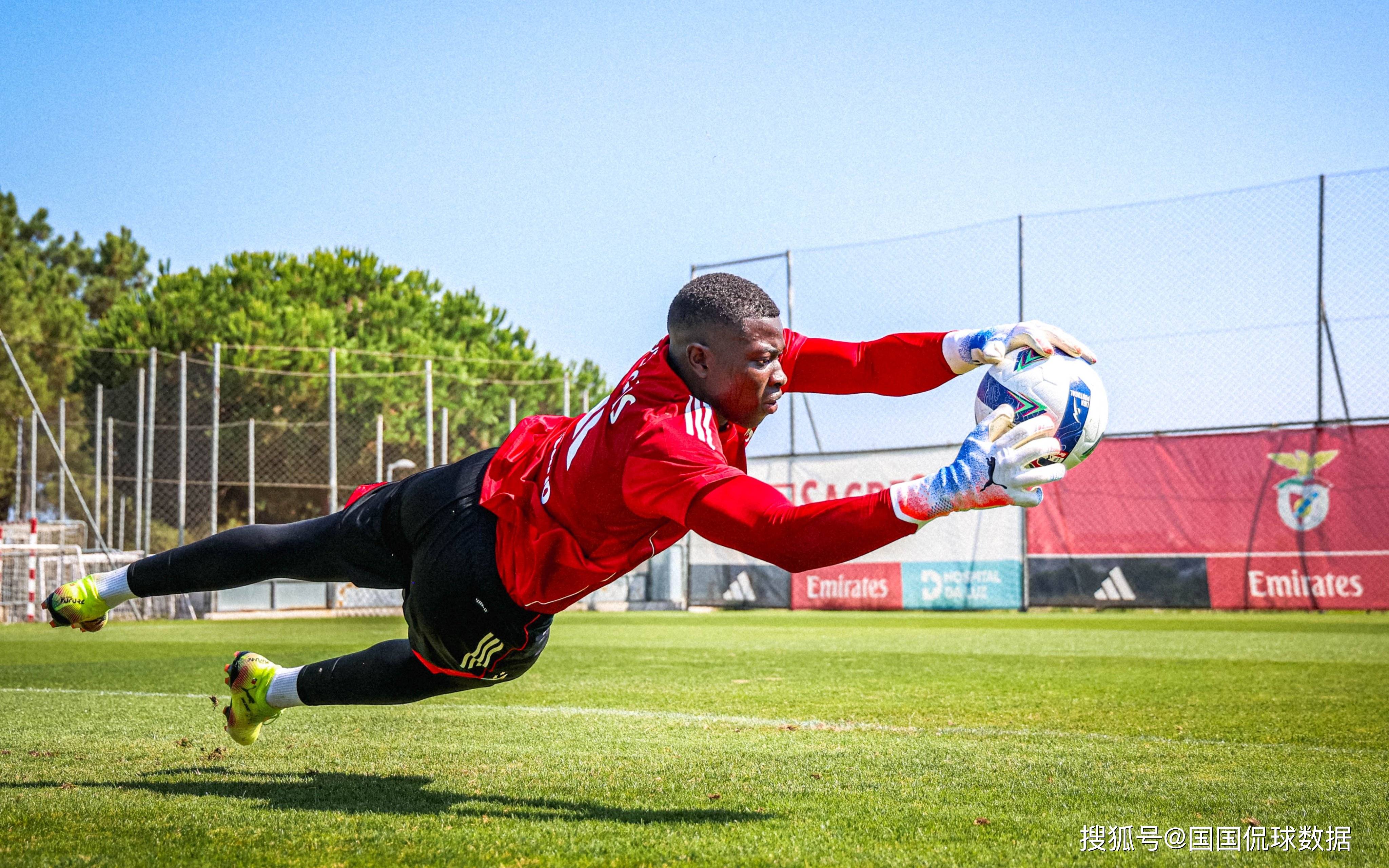 爱游戏APP包含转会期突围战来临，尼斯围绕欧冠内部沟通，更衣室稳定，赛季目标并未改变的词条